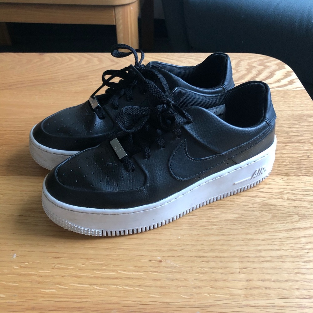 Nike Sage Low size 7 black